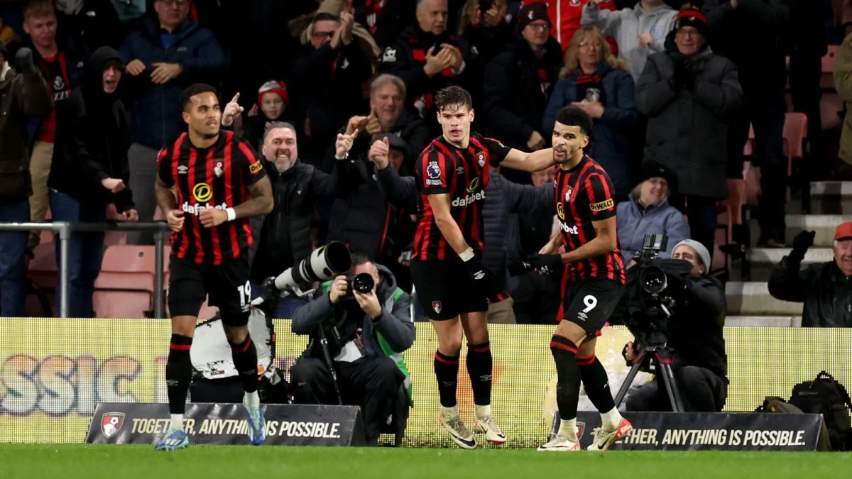 Bournemouth celebrate a Dominic Solanke goal