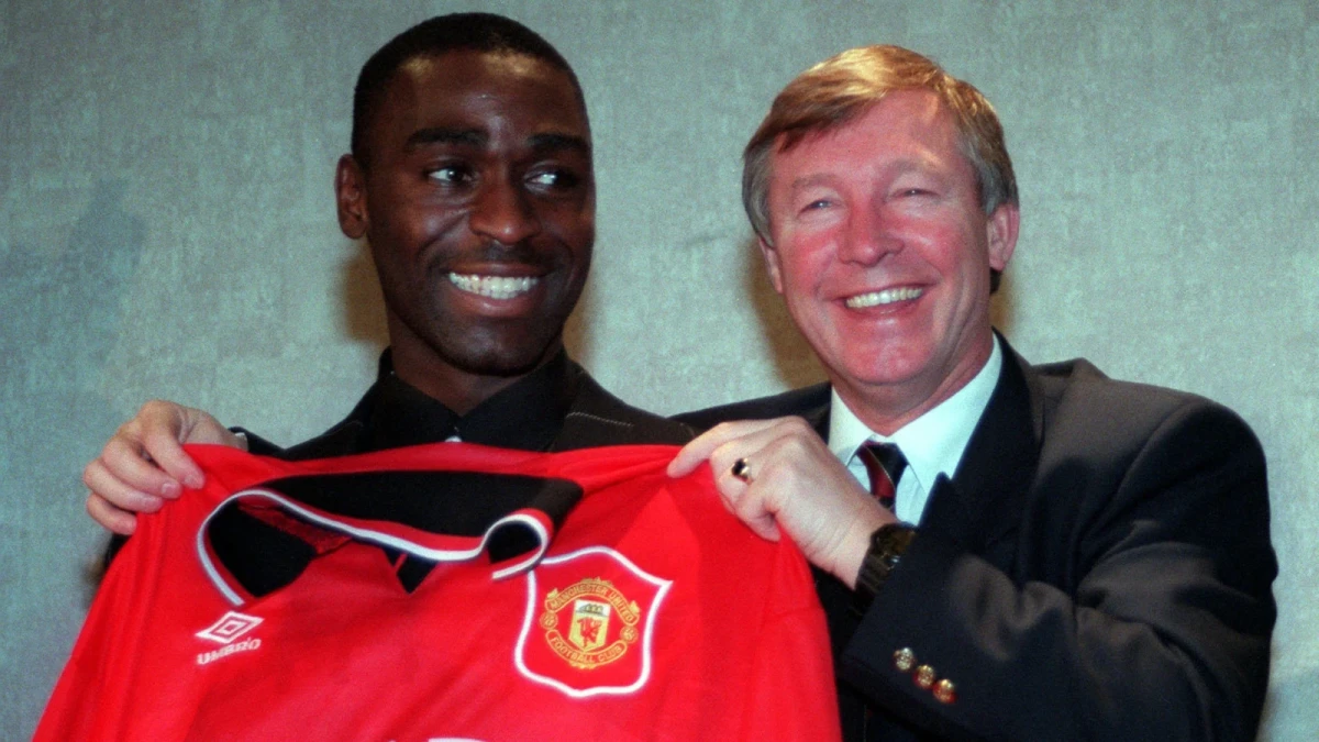 Andy Cole signs For Manchester United