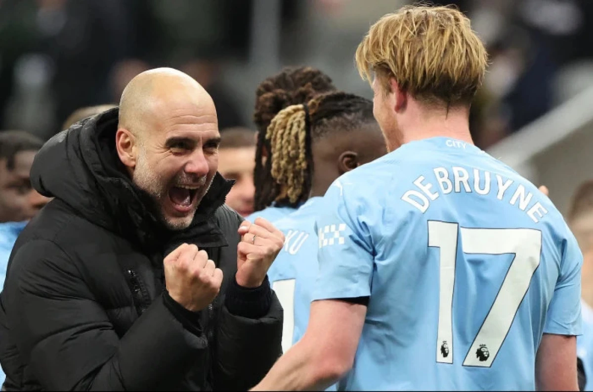 Pep Guardiola manager of Manchester City celebrates with Kevin De Bruyne - Jan 2024