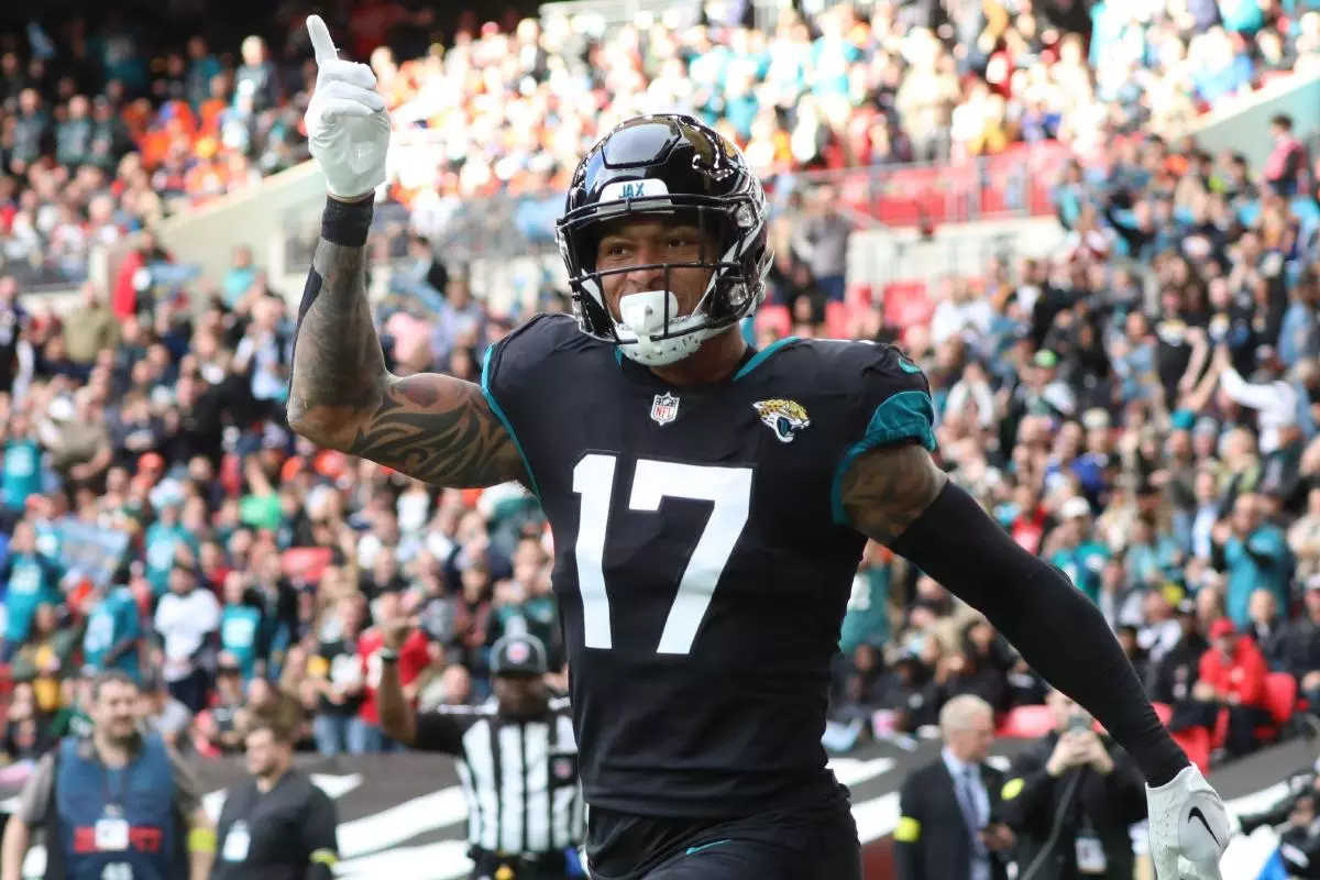 acksonville Jaguars Tight End Evan Engram celebrates a touchdown at Wembley - October 2022