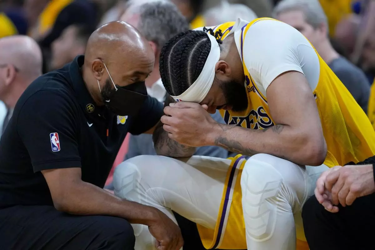 Anthony Davis La Lakers head injury