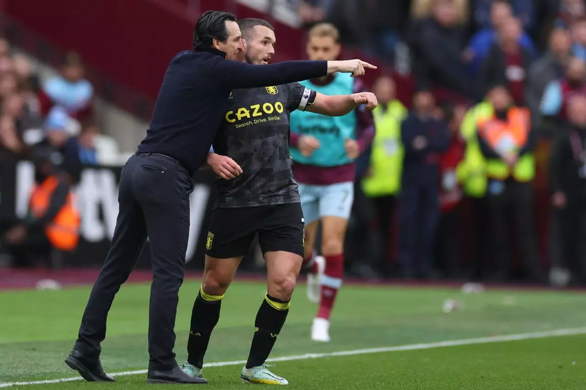 Aston Villa Manager Unai Emery speaks with John McGinn during a Premier League match - March 2023