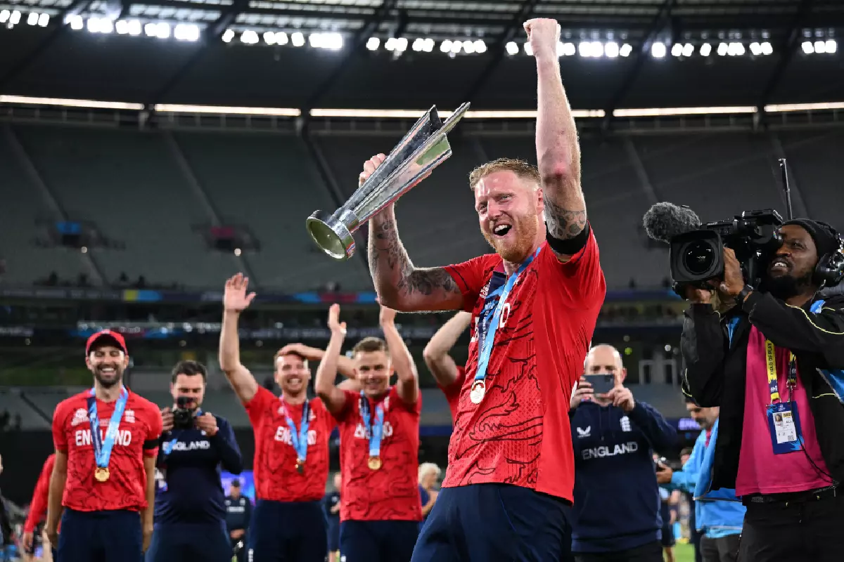 Ben Stokes holds ICC World T20I trophy November 2022.
