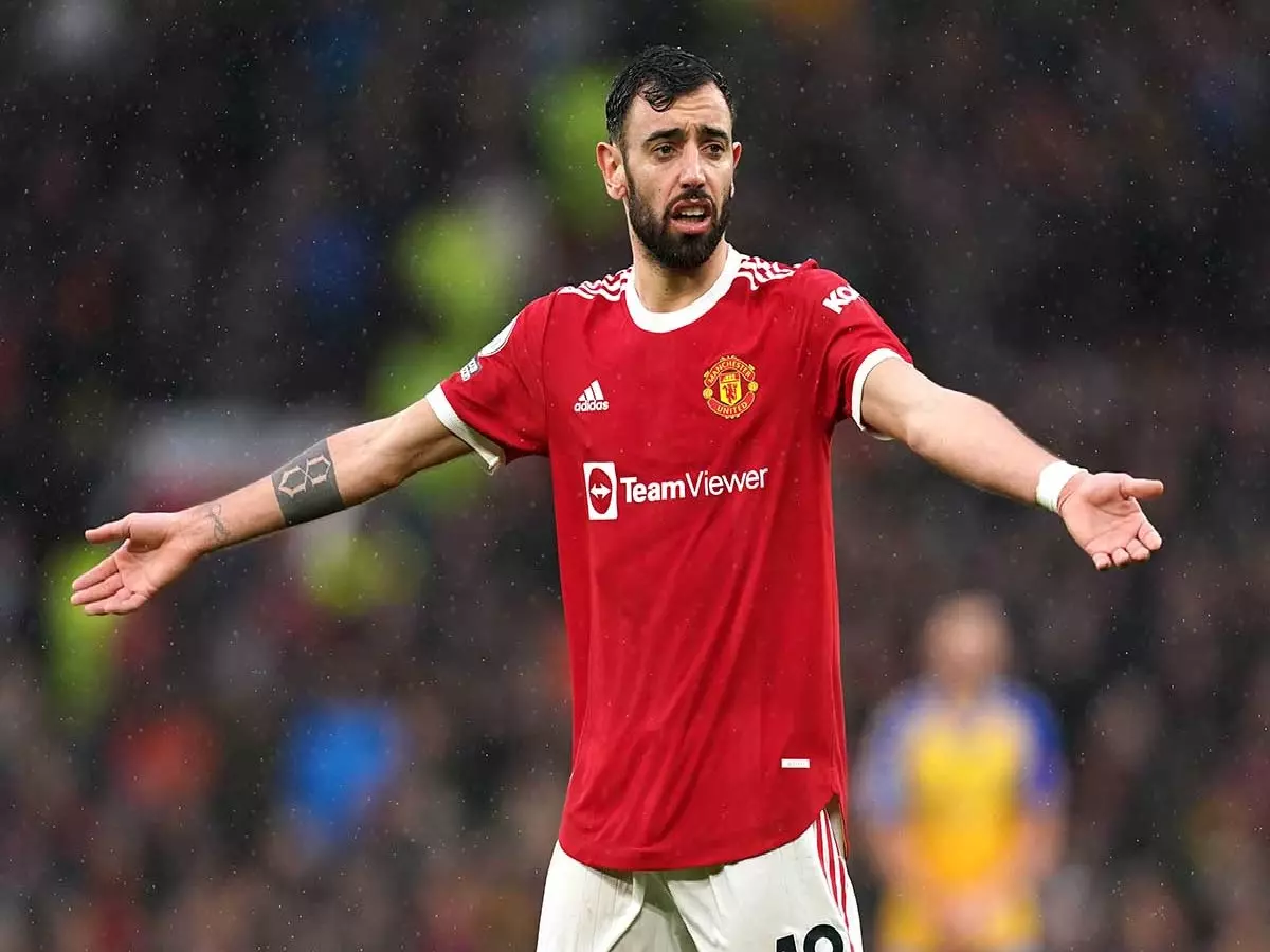 Bruno Fernandes appeals for Man Utd