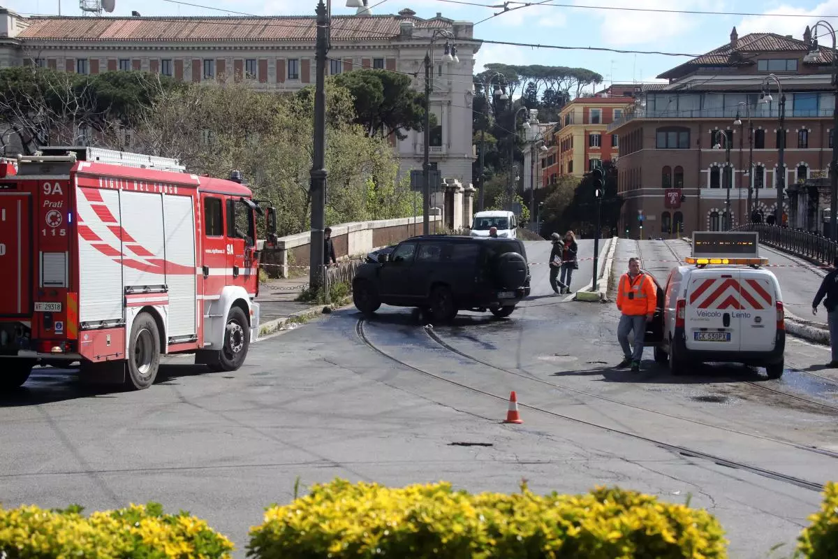 Car accident against a tram for the Lazio player Ciro Immobile together with one of his daughters in Rome