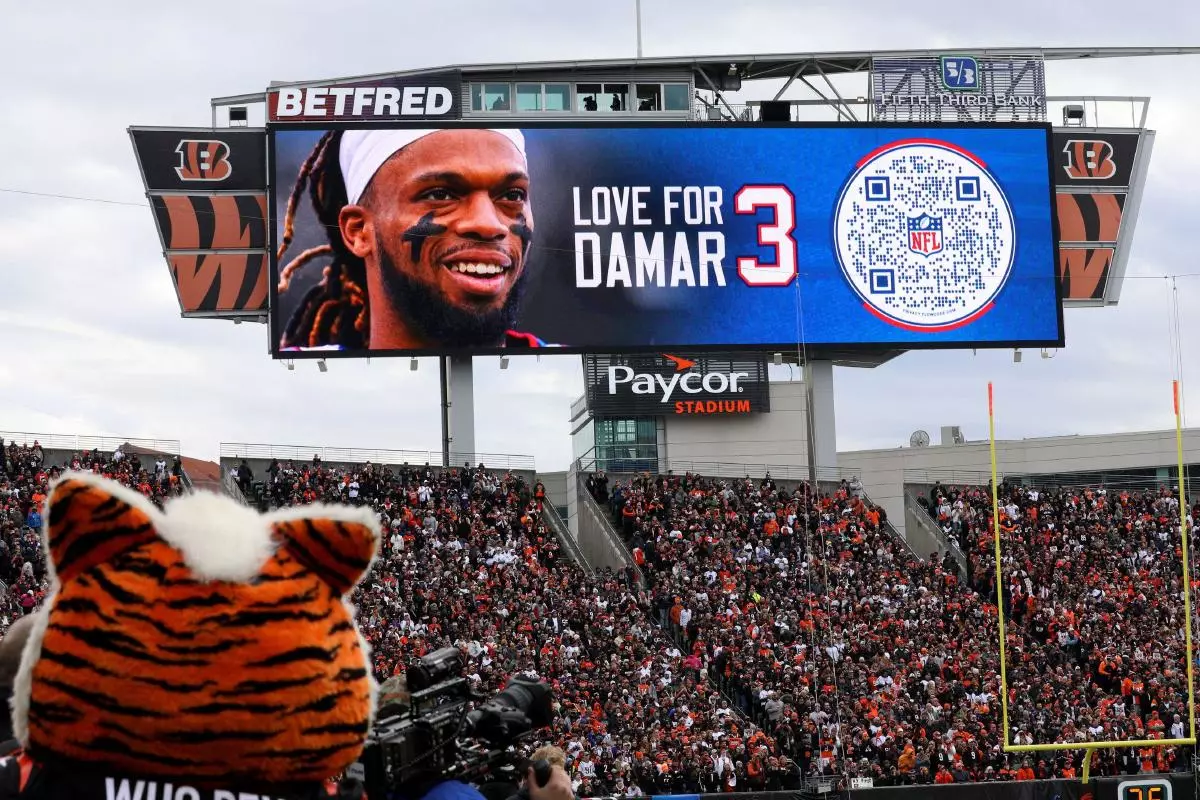 Cincinnati Bengals show their love for injured Buffalo Bills Damar Hamlin