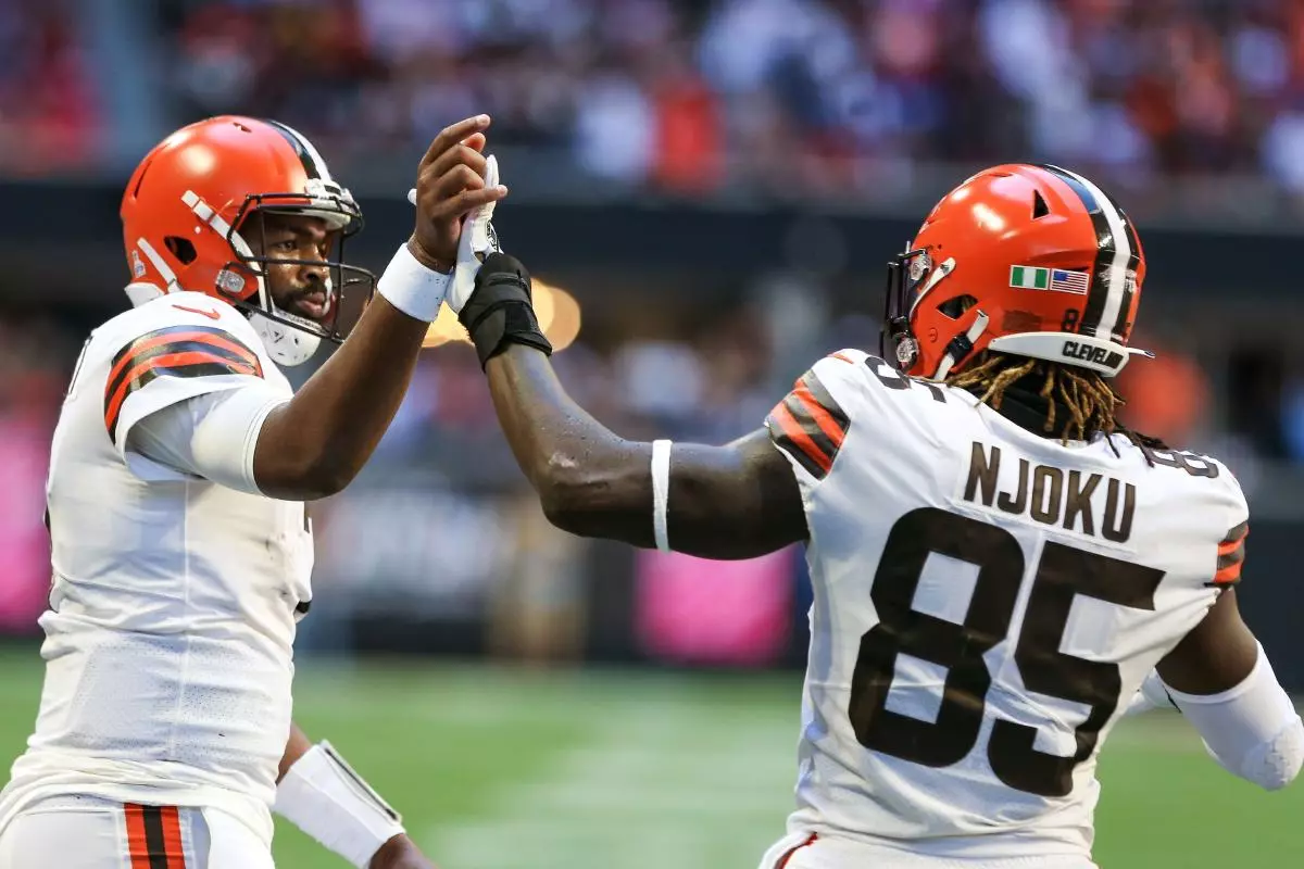 Cleveland Browns quarterback Jacoby Brissett high fives tight end David Njoku