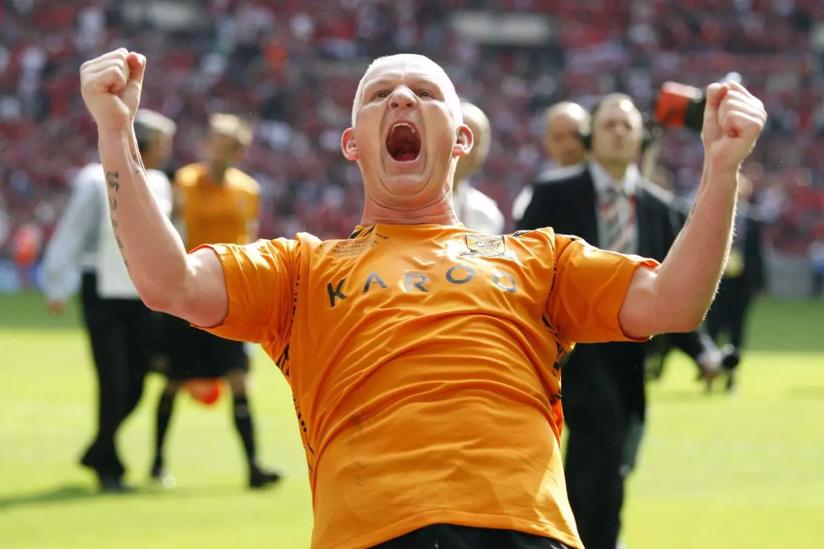 Dean Windass celebrates Hull promotion