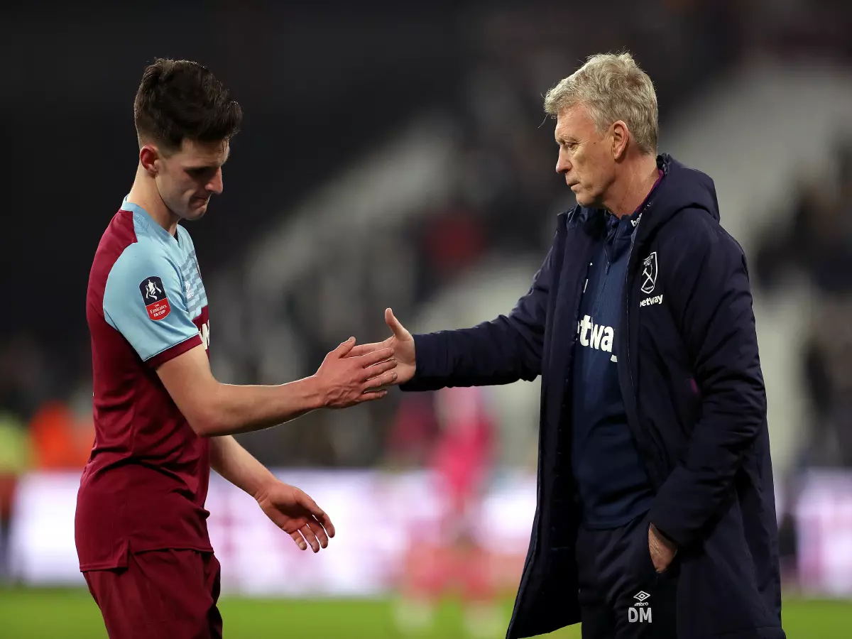Declan Rice shakes the hand of West Ham manager David Moyes