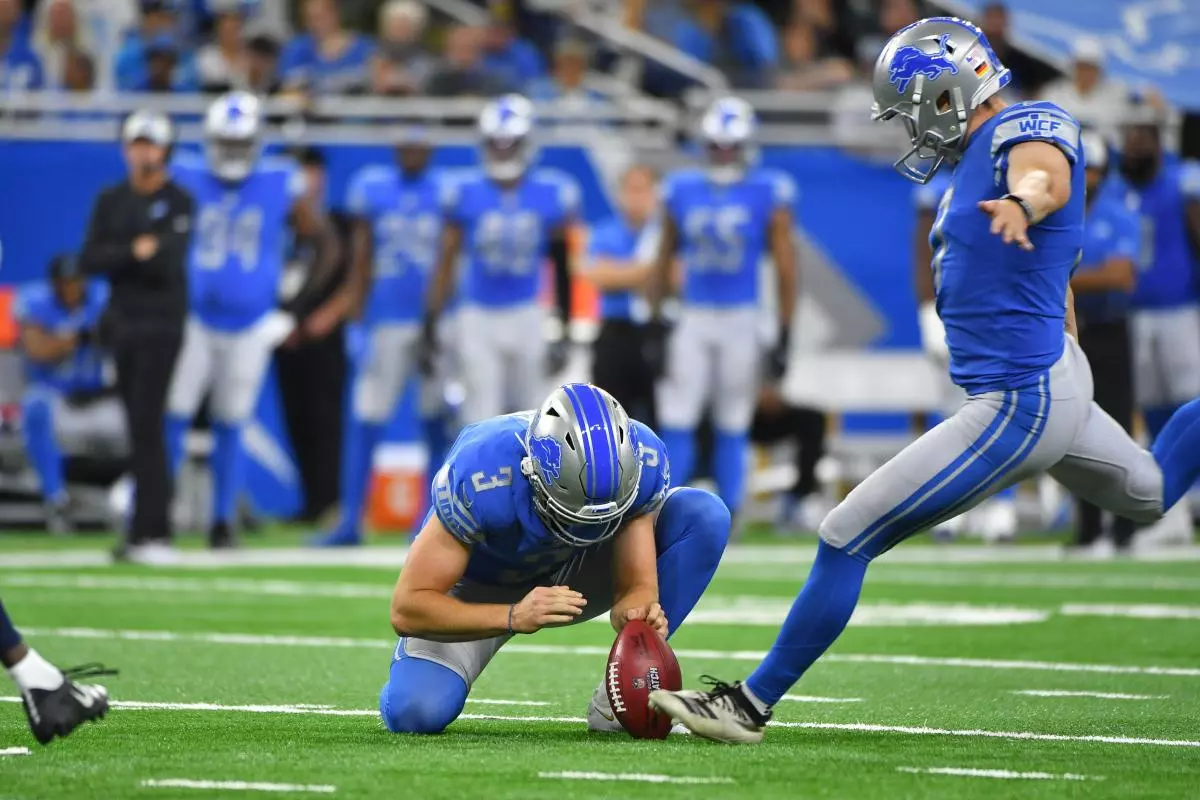 Detroit Lions kicker Dominik Eberle attempts a field goal
