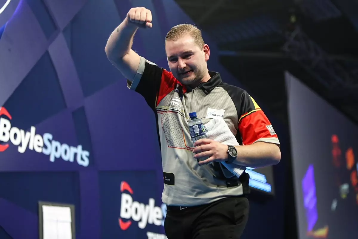 Dimitri Van den Bergh beat reigning champion Jonny Clayton at the Darts World Grand Prix