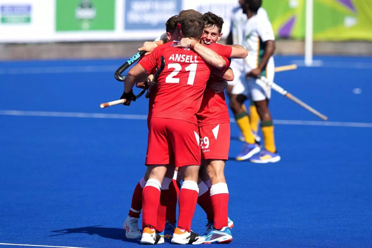 England celebrate bronze medal at Commonwealth Games
