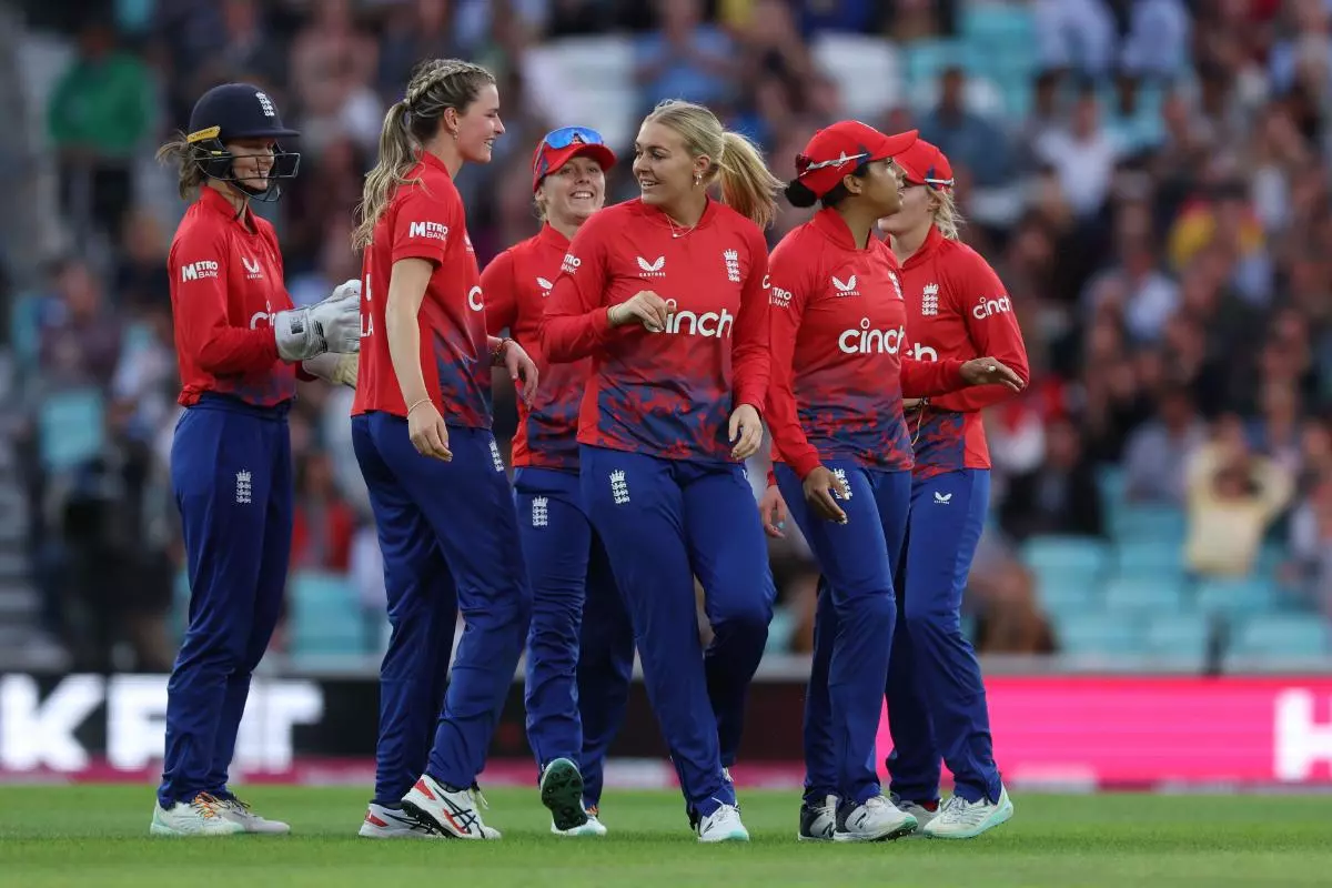England's Sarah Glenn celebrates with teammates after taking the wicket of Australia’s Alyssa Healy - July 2023