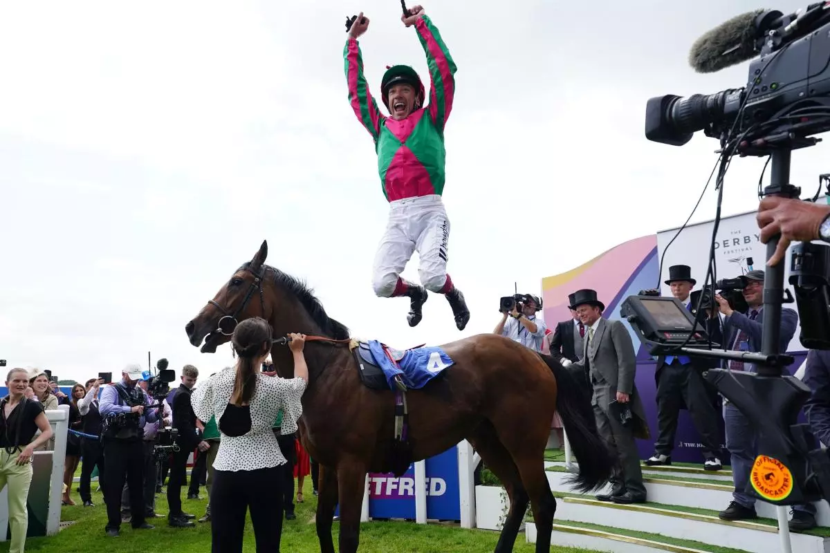 Jockey Frankie Dettori performs a flying dismount from Prosperous Voyage