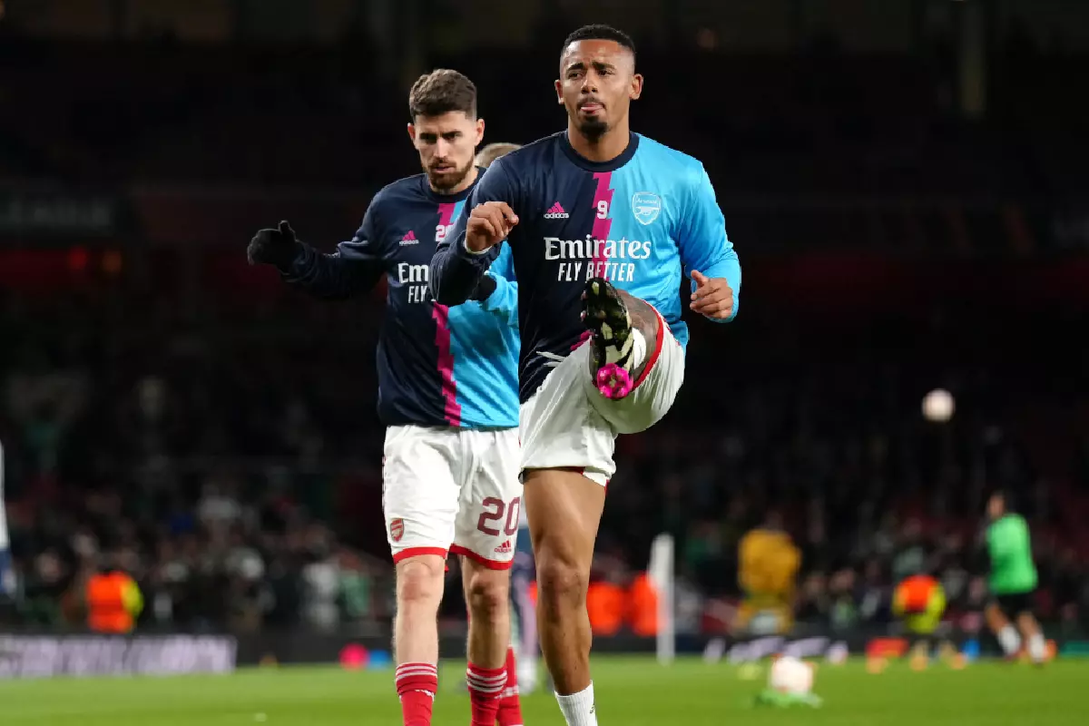 Gabriel Jesus warms up against Sporting Lisbon March 2023