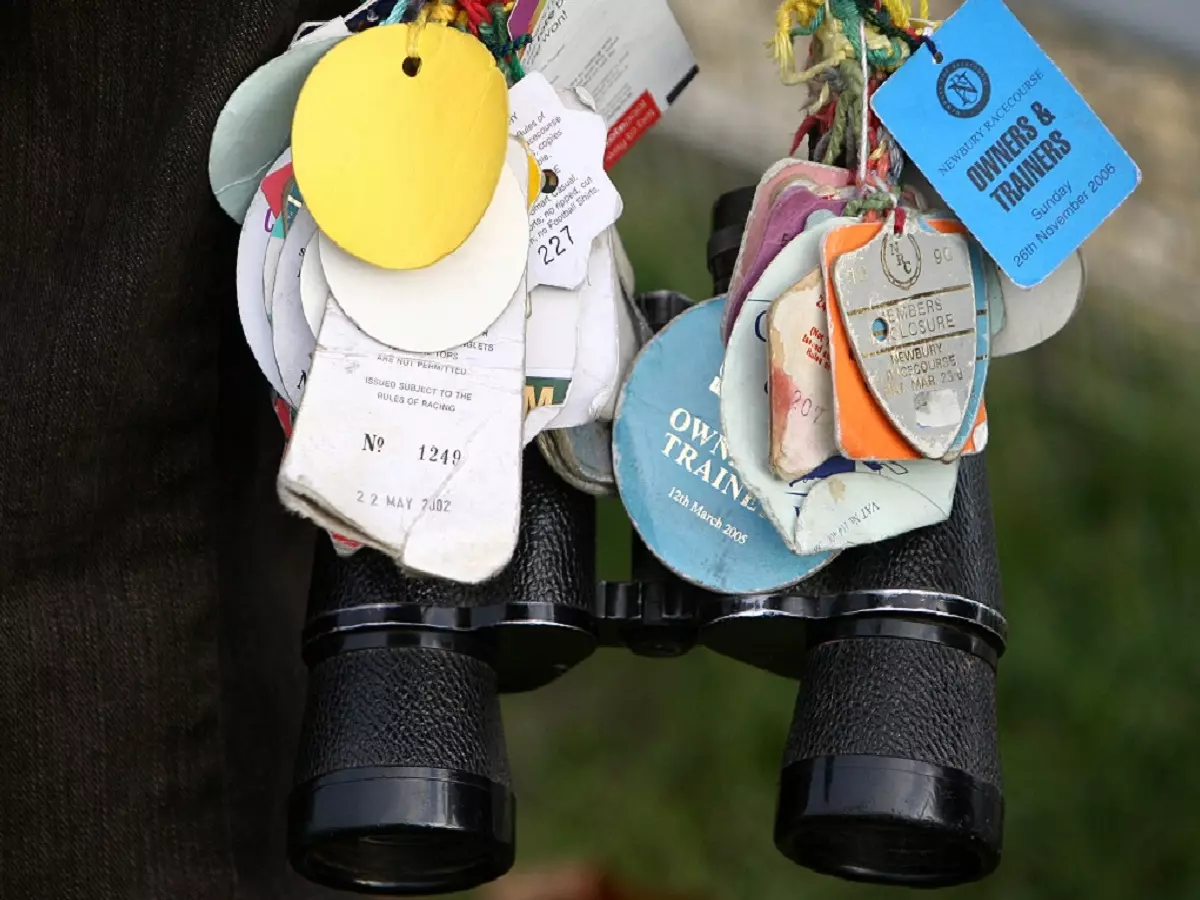 Generic owners and trainers binoculars pic