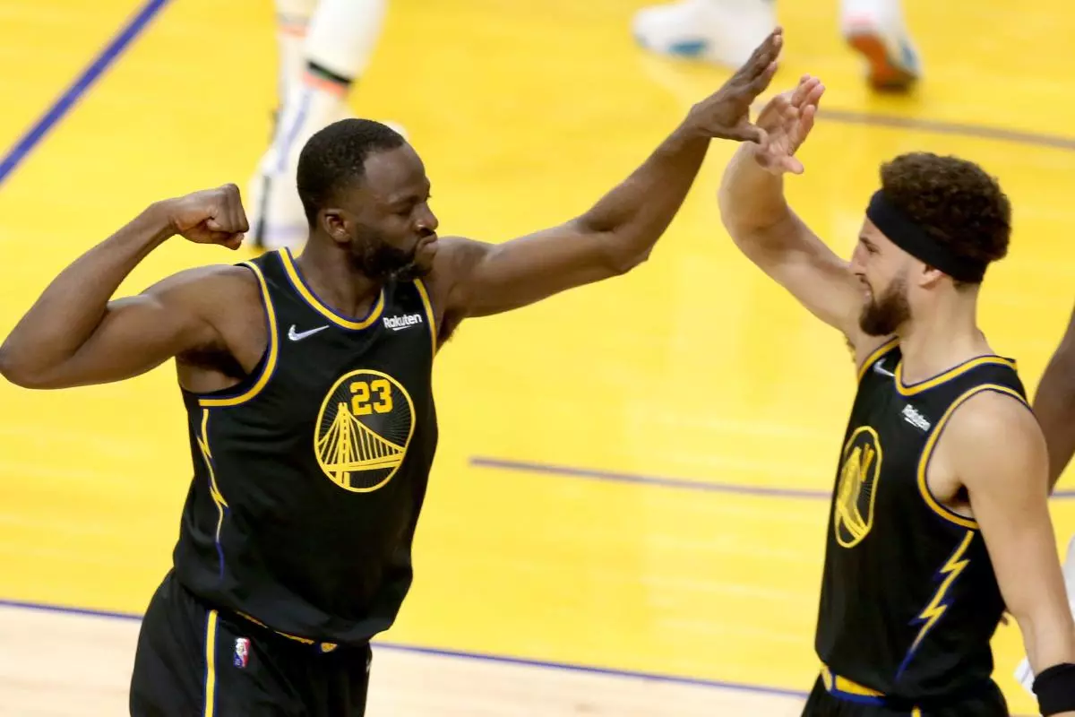 Golden State Warriors Draymond Green high fives Klay Thompson