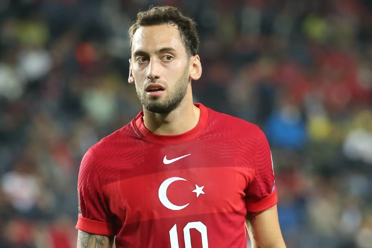 Hakan Calhanoglu Turkey Oct21