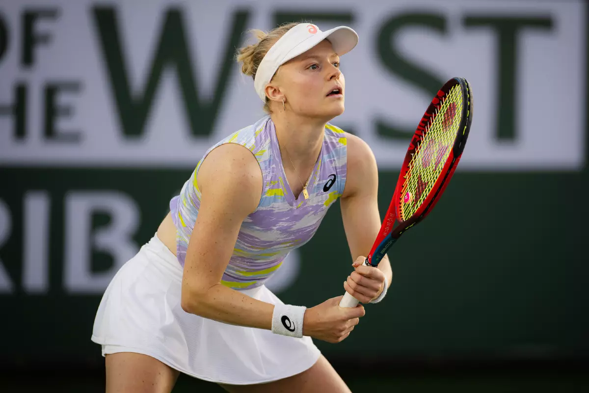 Harriet Dart of Great Britain in action against Kaia Kanepi of Estonia during the third round of the 2022 BNP Paribas Open