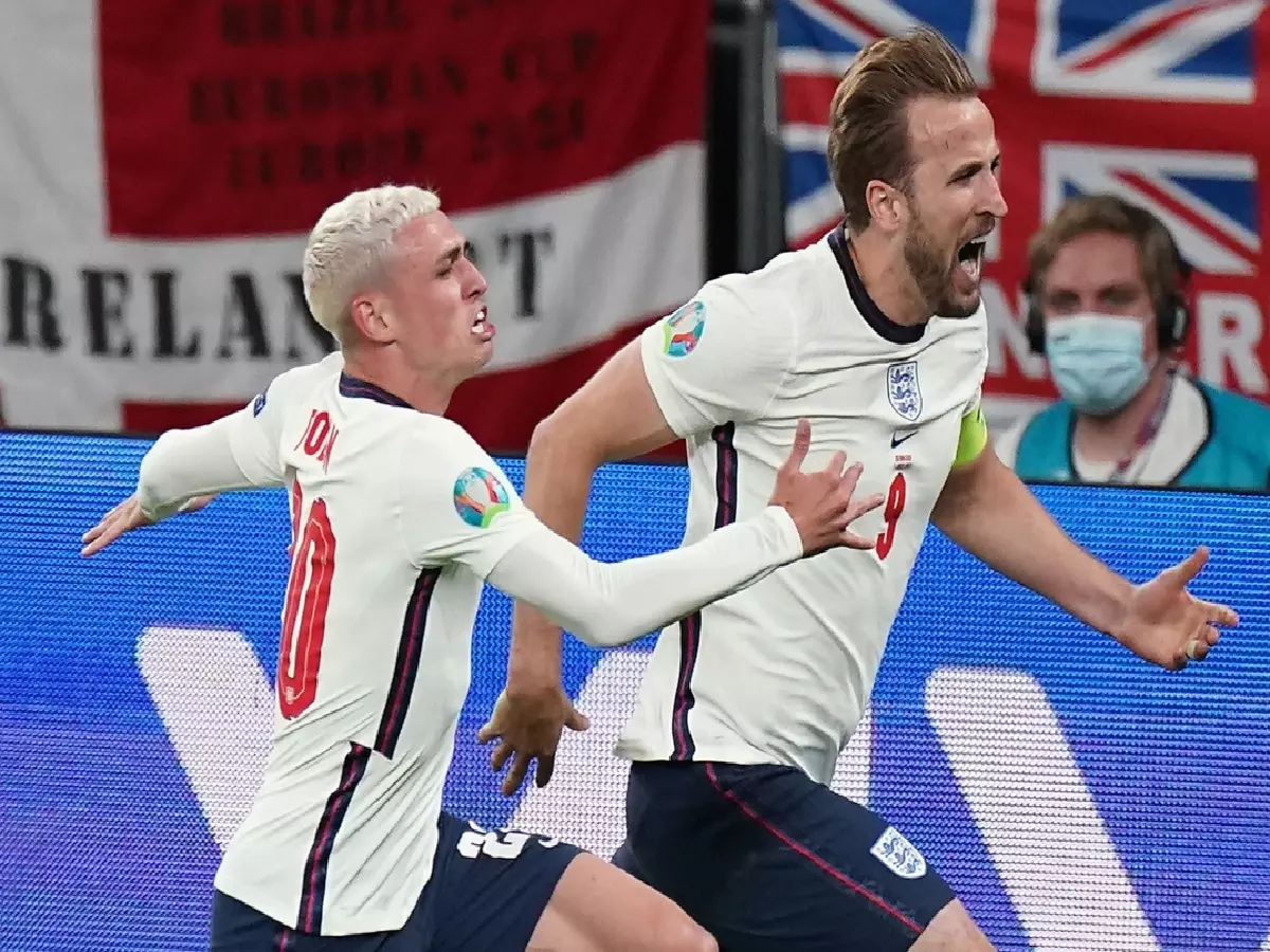 Harry Kane goal v Denmark with Phil Foden Jul21