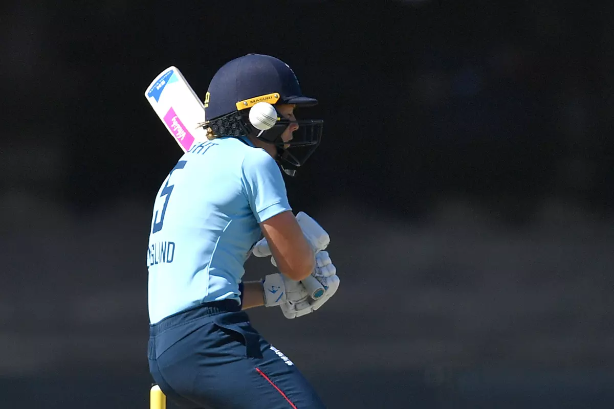 England beat Pakistan by nine wickets to lift them into the top four of the World Cup