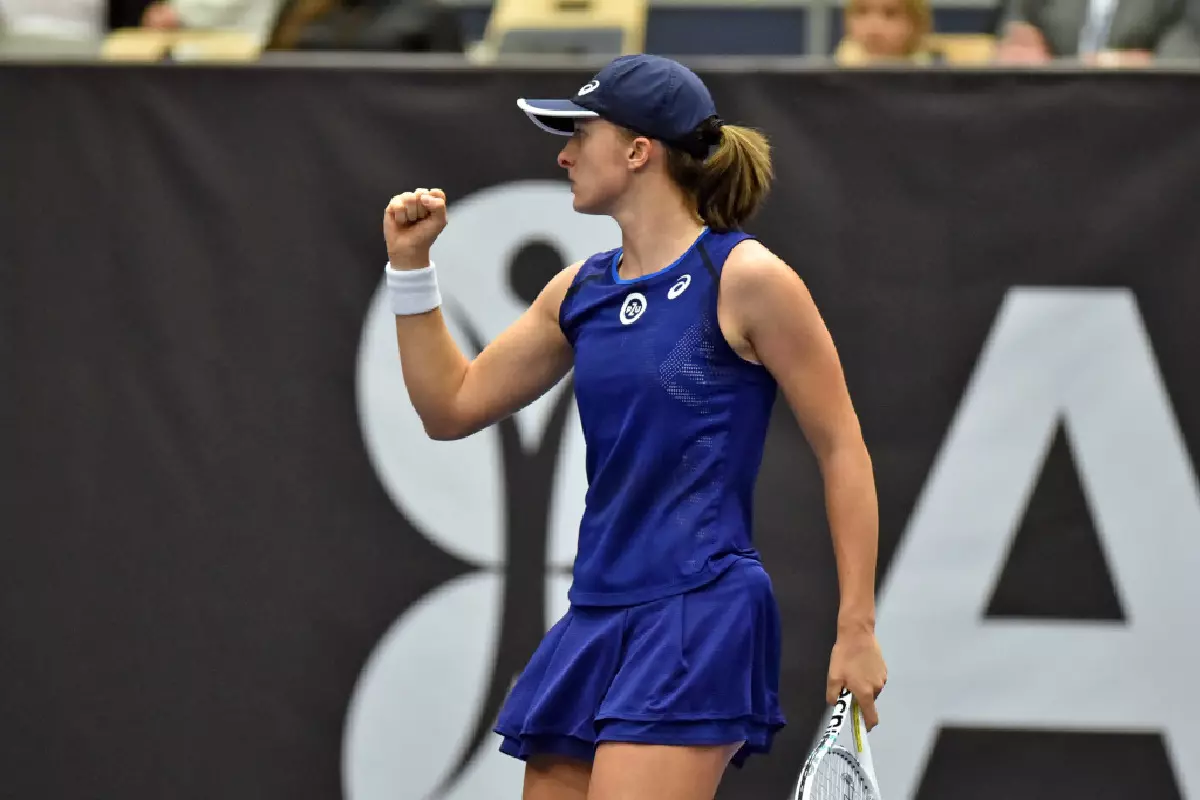 Iga Swiatek in action - Oct 2022