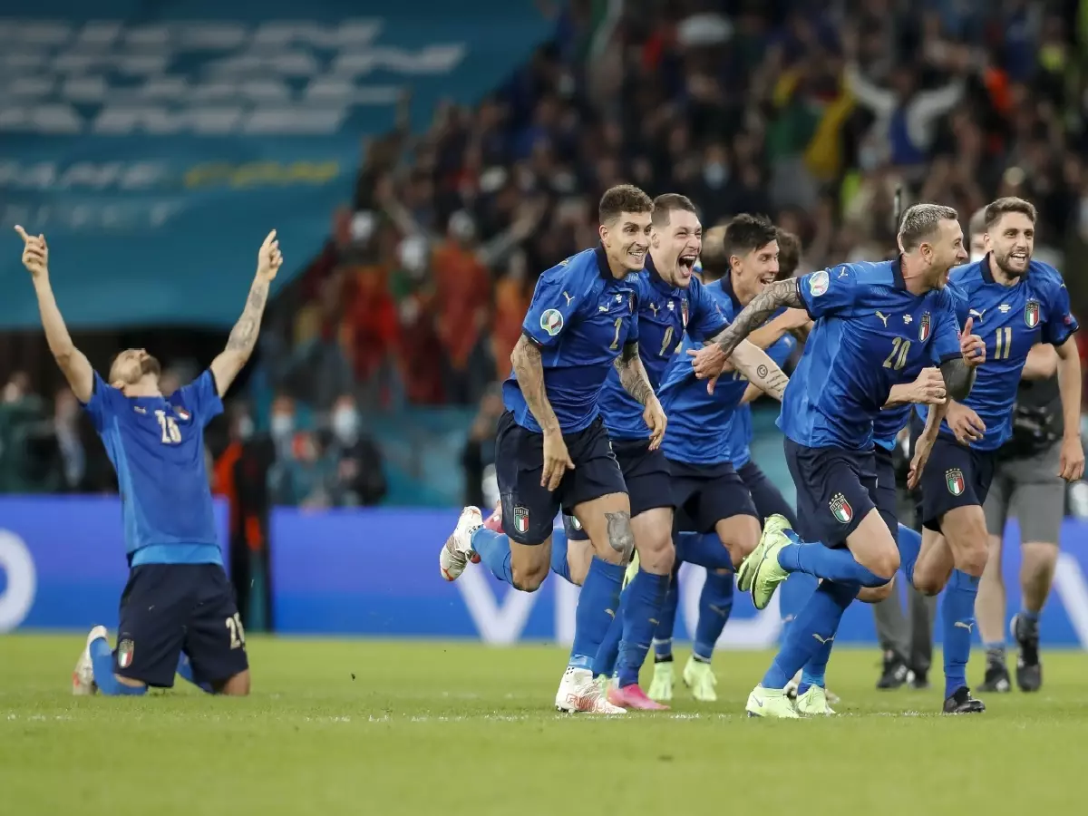Italy celebrate Euro 2020 semi-final shootout success over Spain