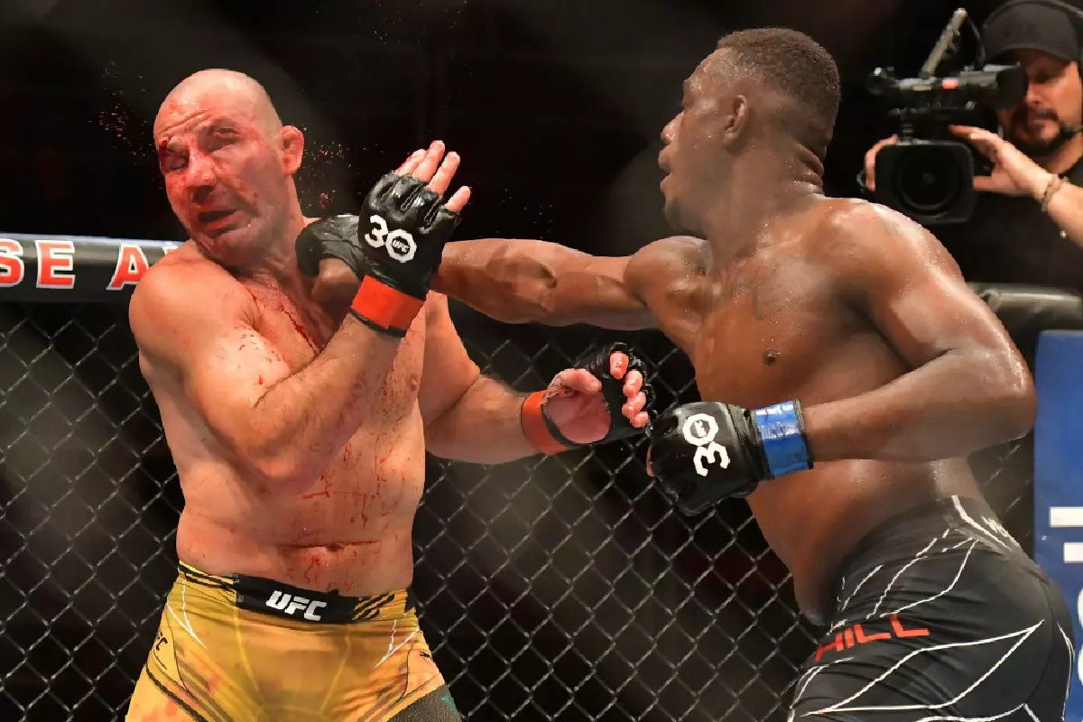 Jamahal Hill punches Glover Teixeira