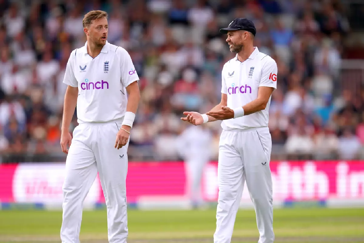 James Anderson and Ollie Robinson