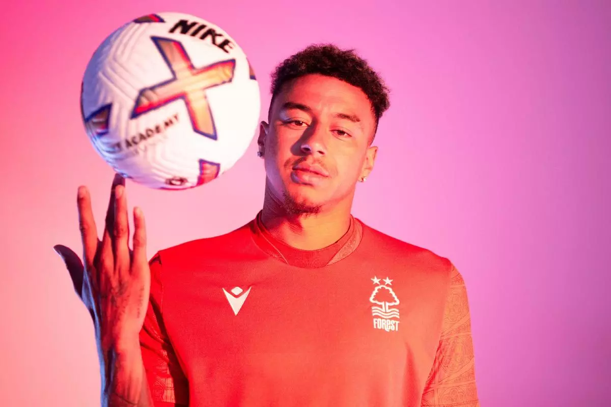 Jesse Lingard signs for Nottingham Forest