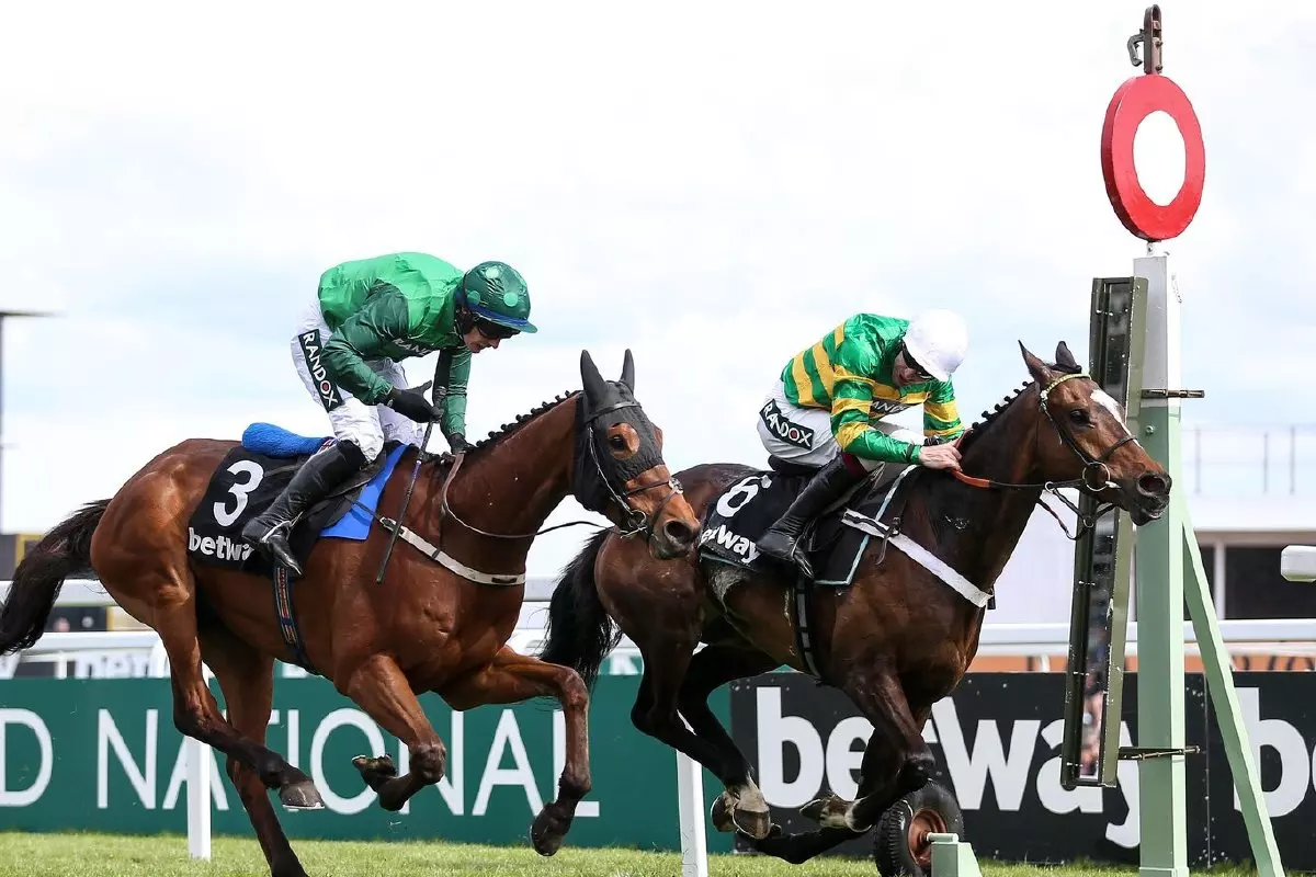 Jonbon and Aidan Coleman wins Top Novices Hurdle at Aintree