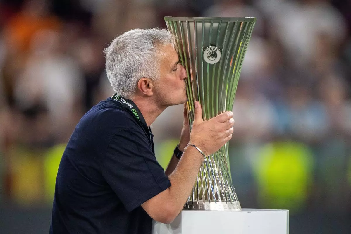 Jose Mourinho, Roma Europa Conferece League trophy