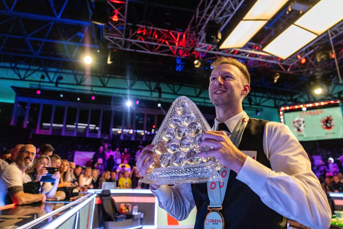 Judd Trump celebrates with the Paul Hunter Trophy