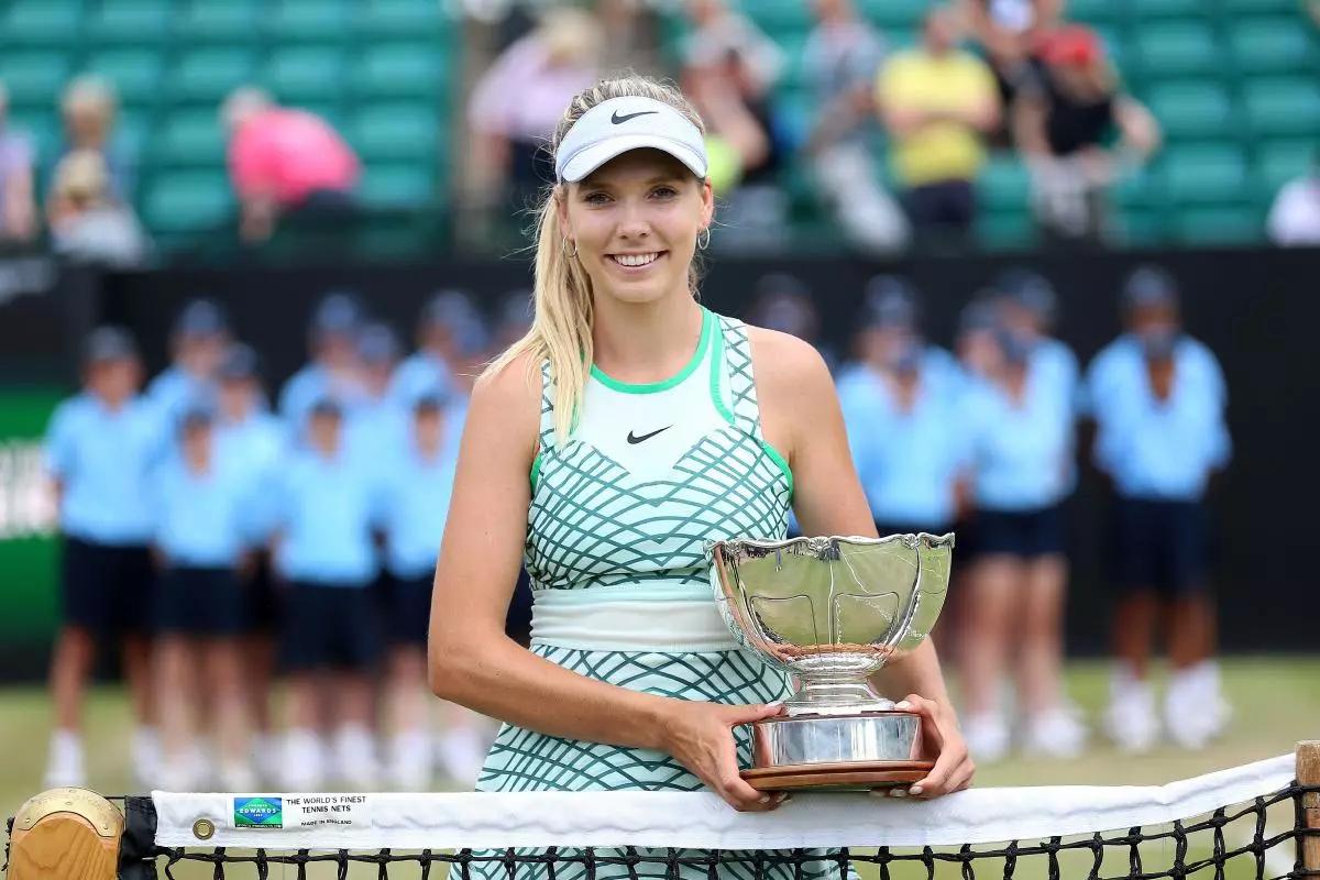 Katie Boulter poses with the Nottingham Open trophy after beating Jodie Burrage - June 2023