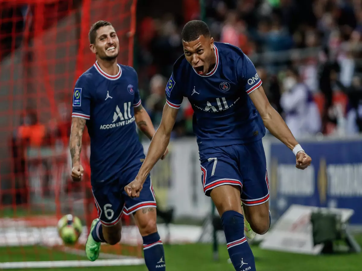 Paris Saint-Germain's Kylian Mbappe (R) celebrates scoring during the French Ligue 1 soccer match between Paris Saint-Germain and the Stade de Reims in Reims