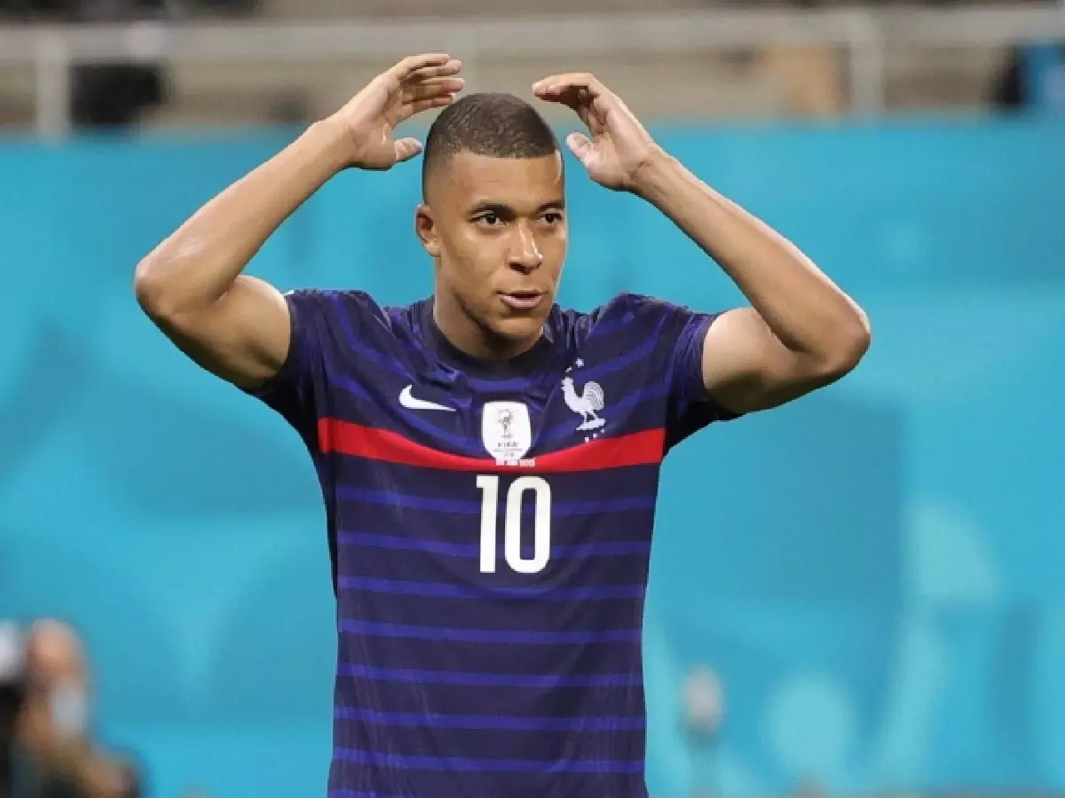 Kylian Mbappe penalty miss Euro2020
