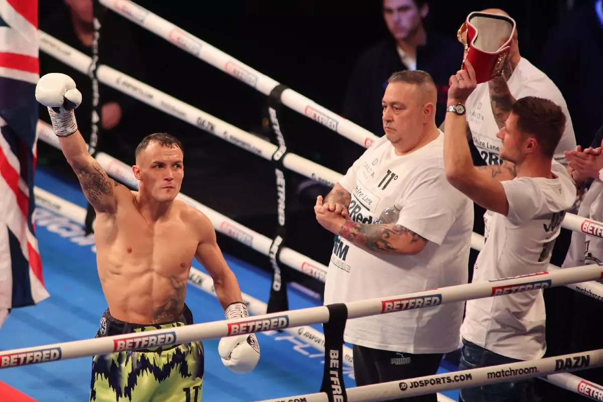 Luis Alberto Lopez stuns Josh Warrington December 2022