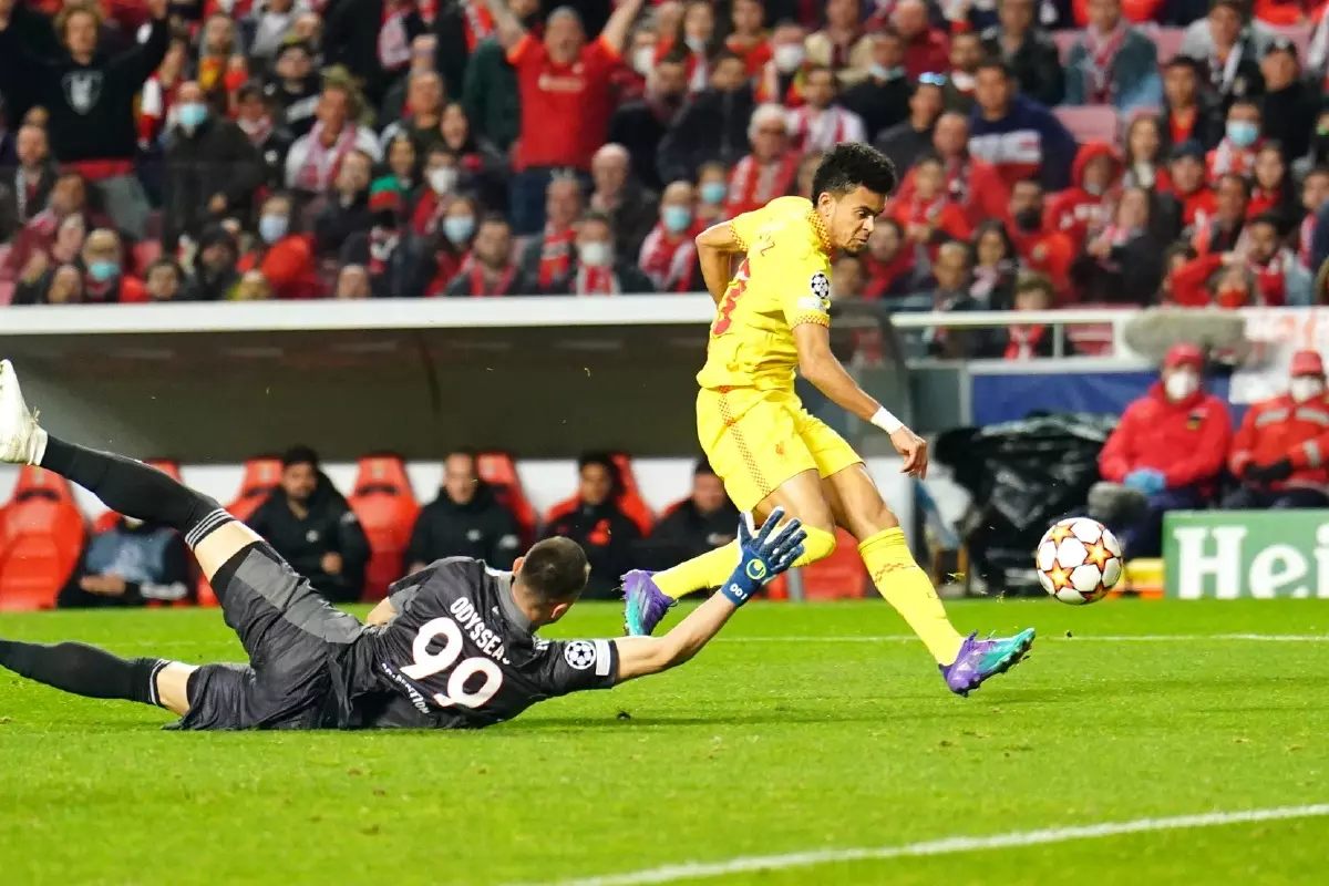 Luis Diaz scores for Liverpooll away to Benfica in the sides' Champions League QF