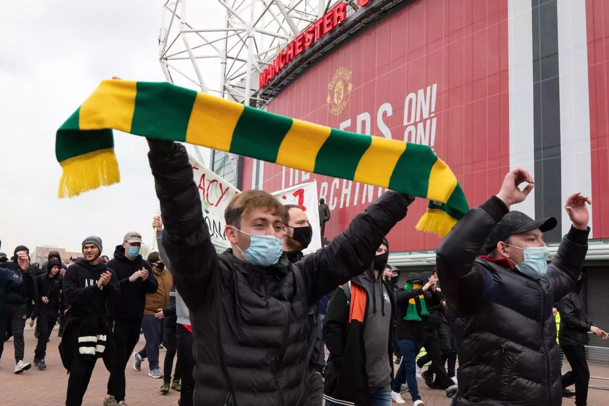 Manchester United fans protest against the Glazer family ownership