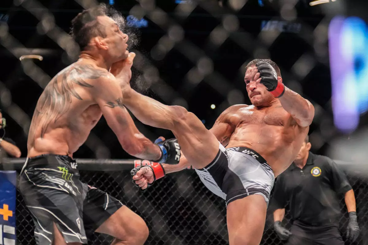 Michael Chandler knocks out Tony Ferguson at UFC 274