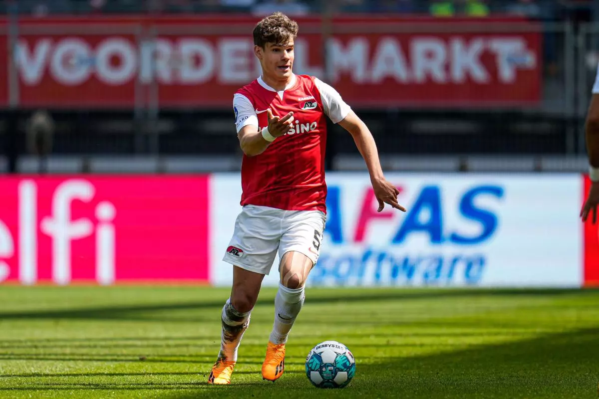 Milos Kerkez of AZ Alkmaar with the ball during the Dutch Eredivisie match between AZ and PSV - May 2023