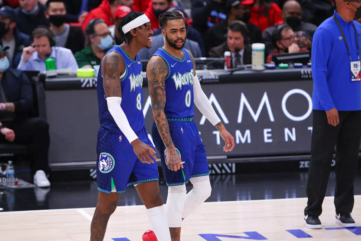 Minnesota Timberwolves guard D'Angelo Russell (0) and Minnesota Timberwolves forward Jarred Vanderbilt