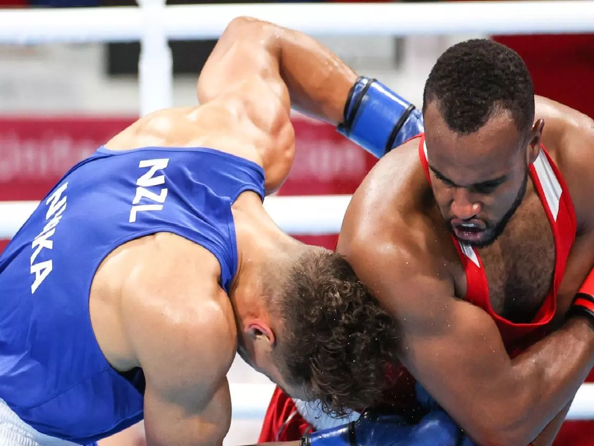 David Nyika (L) Youness Baalla