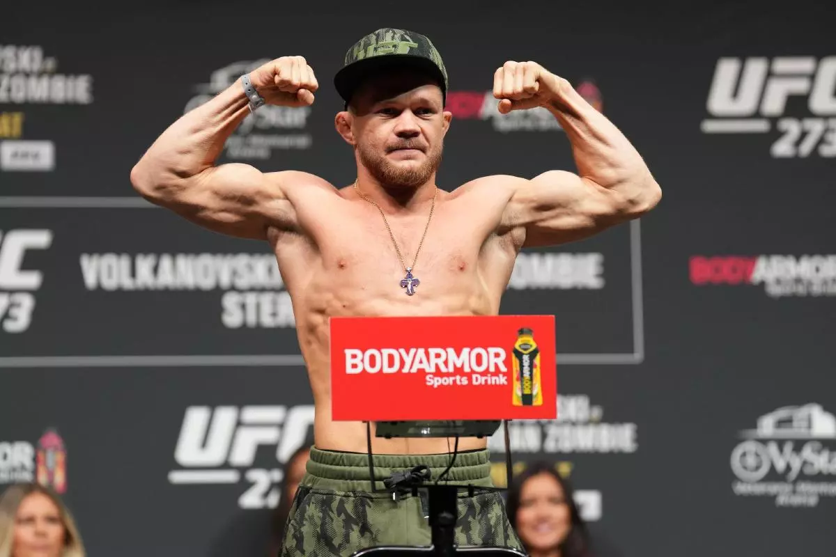 Petr Yan steps on the scale