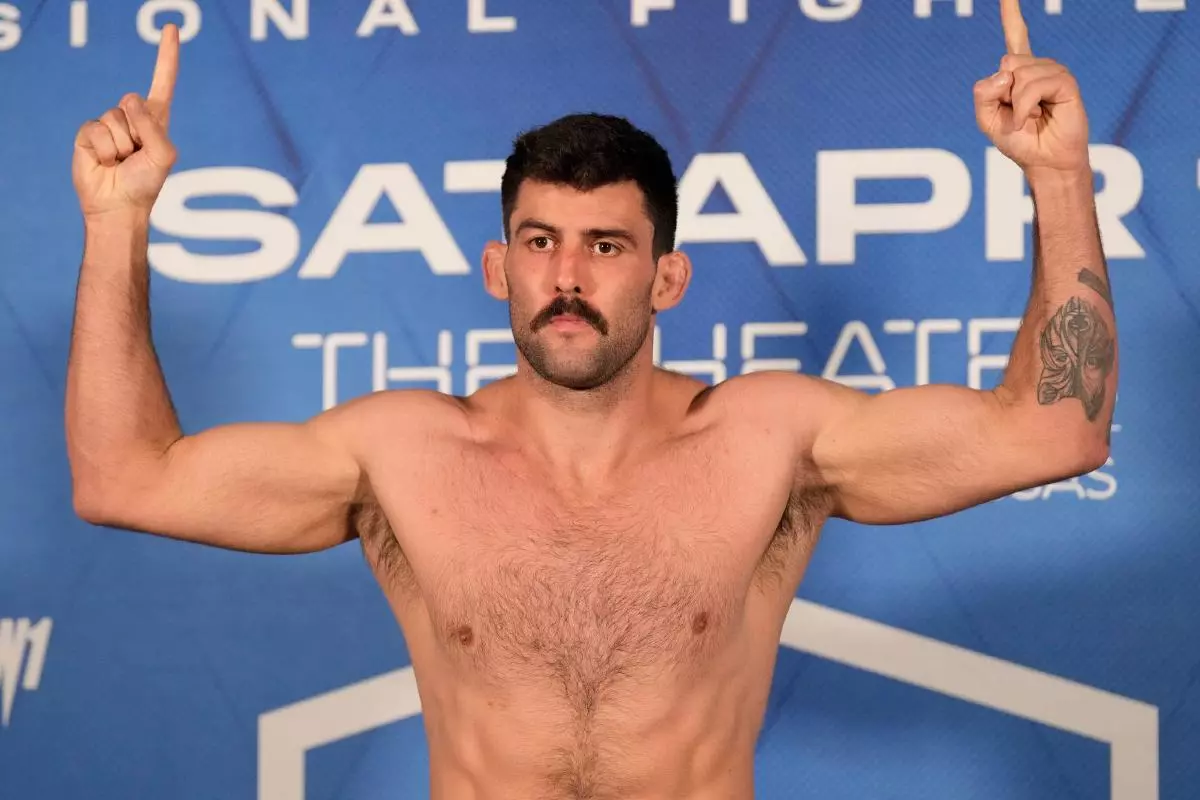 Rob Wilkinson steps on the scale for the PFL