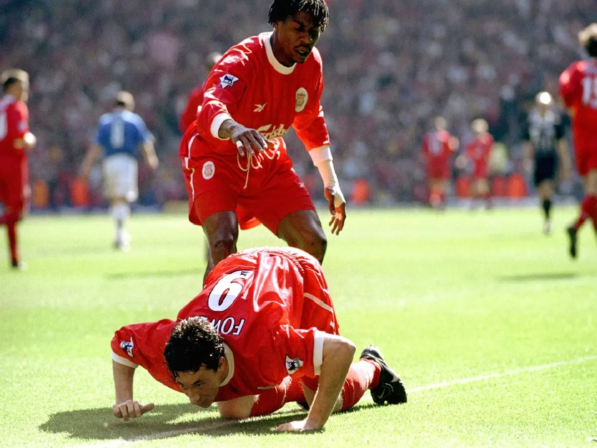 Robbie Fowler line sniffing Liverpool vs Everton Apr99