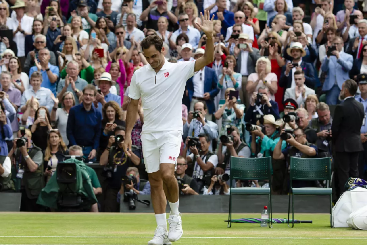Roger Federer waves goodbye at Wimbledon