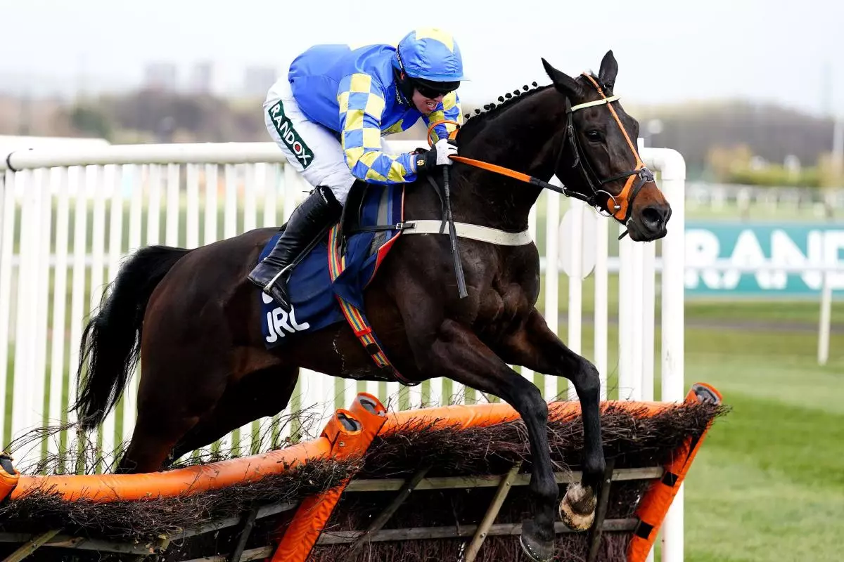 Roi Mage ridden by Darragh O'Keeffe in action during the JRL Group Liverpool Hurdle during Grand National Day - March 2023