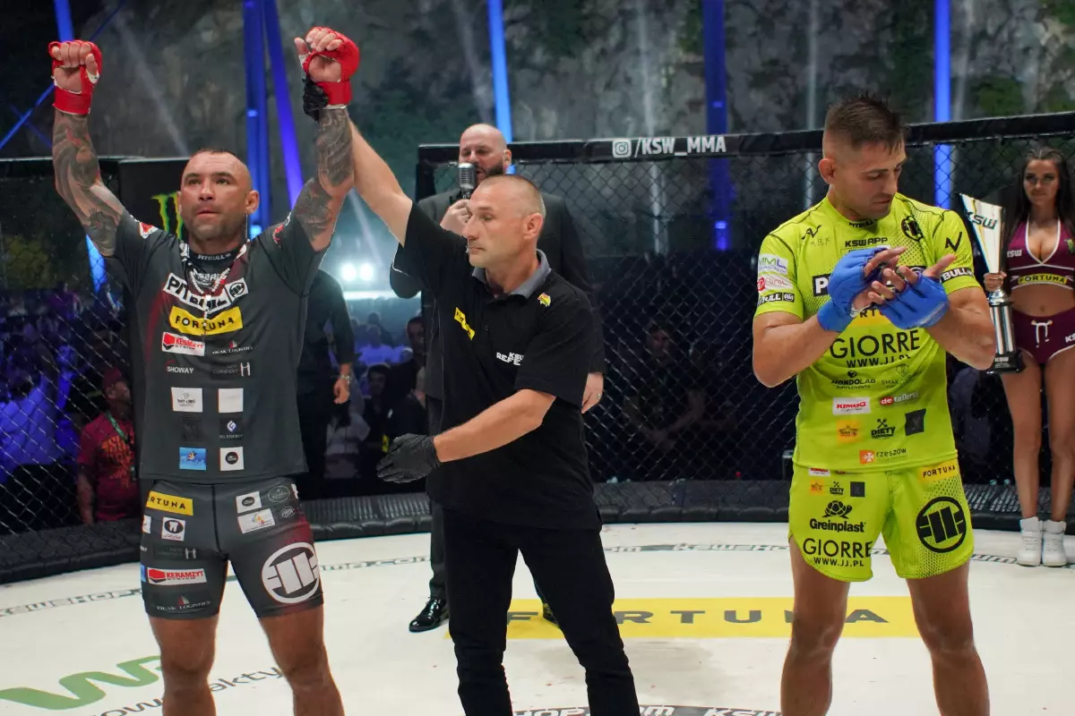 Tomasz Romanowski enjoys his win at KSW 72