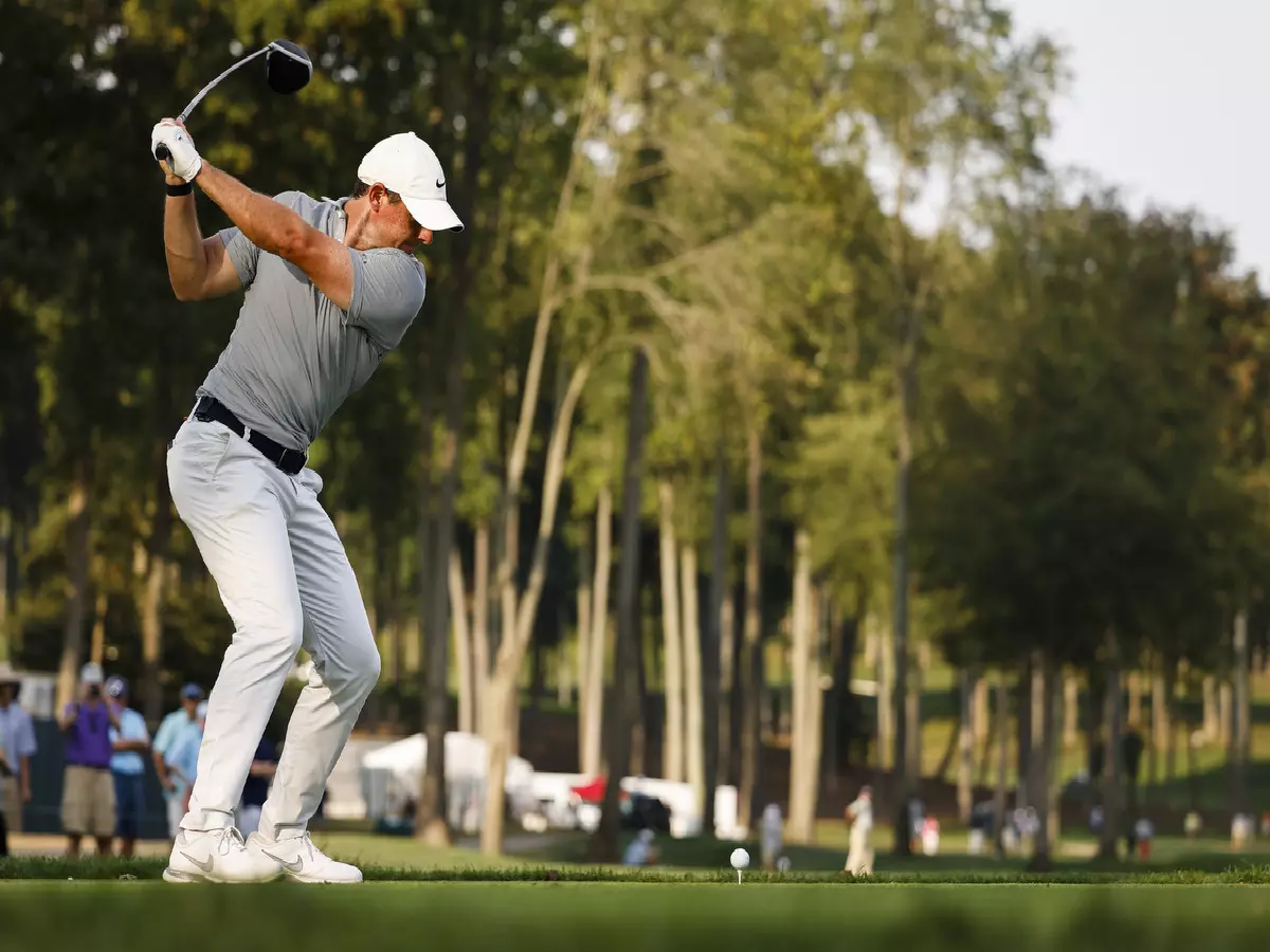 Rory McIlroy grabs an early share of the lead in the 2021 BMW Championship